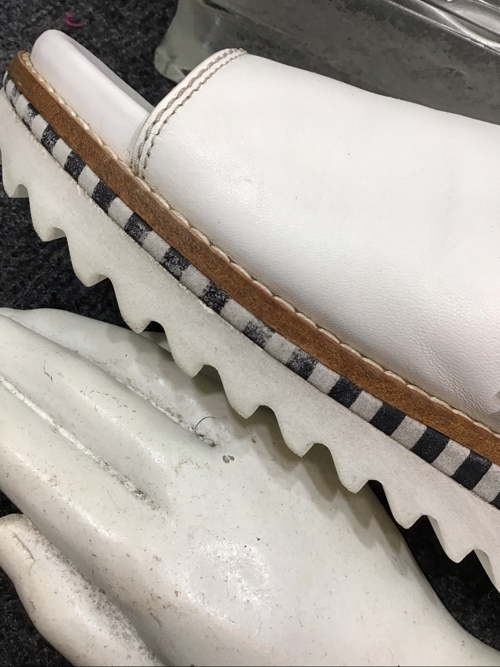 Tory Burch white leather platform slide mules 7 - Picture 6 of 11